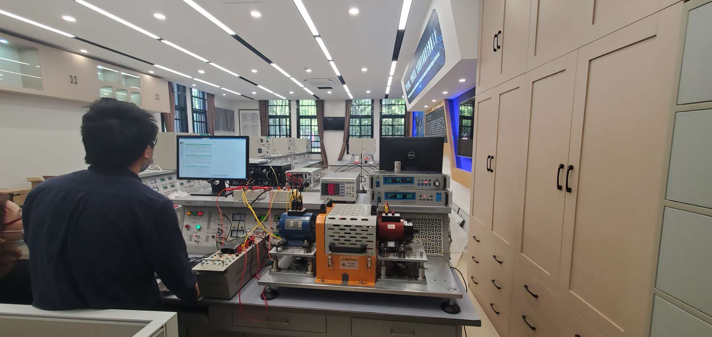 浙江大學電氣工程學院調(diào)試現(xiàn)場